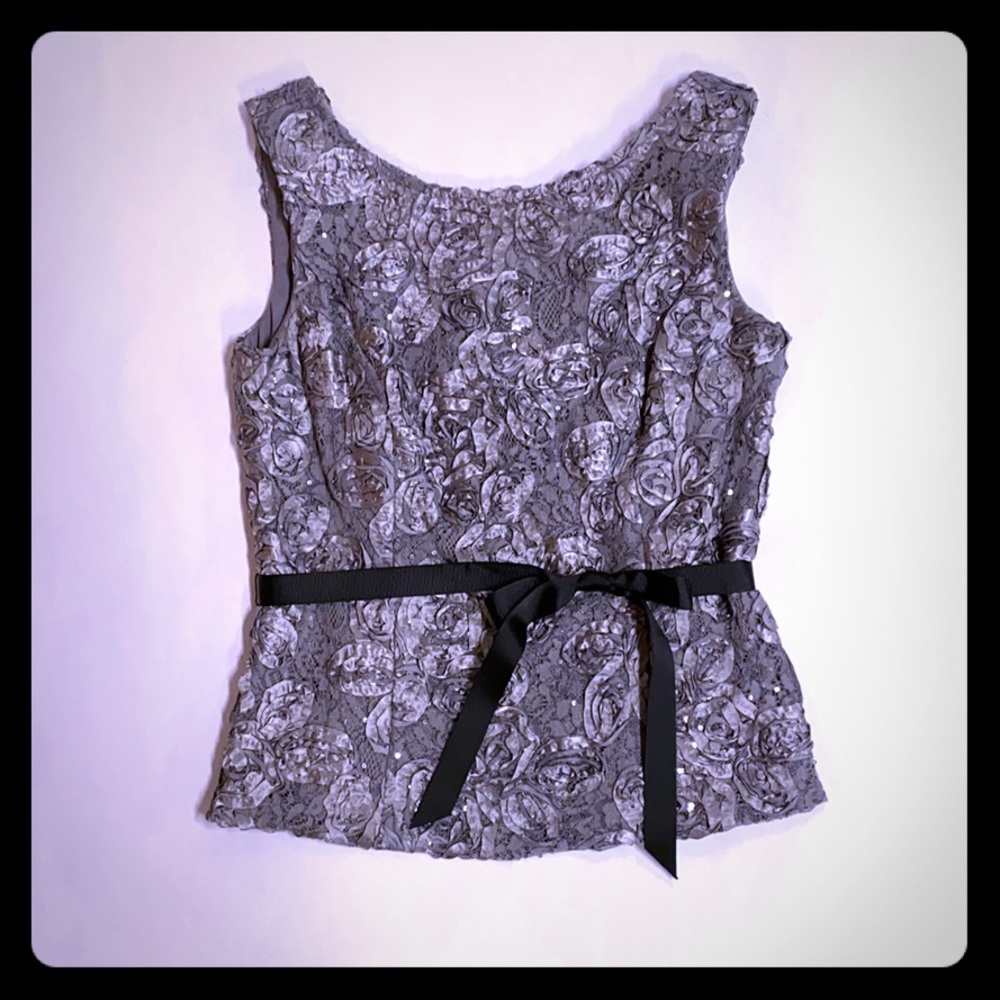 ♥️Silver Embroidered Sleeveless Blouse - Picture 3 of 8
